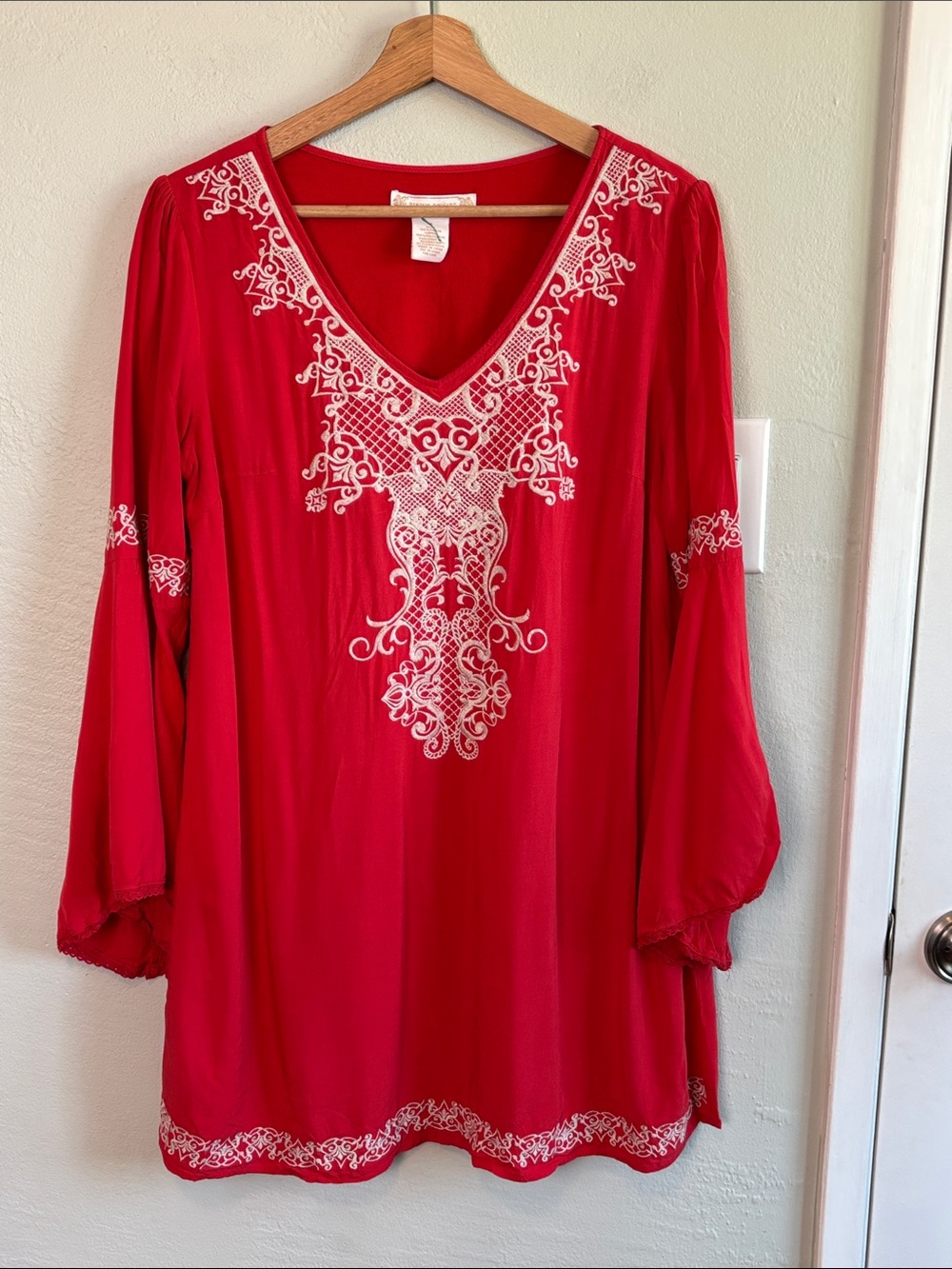 Bundle 2/$30! Flying Tomato Red V-Neck Embroidered Tunic Top M Boho Relaxed